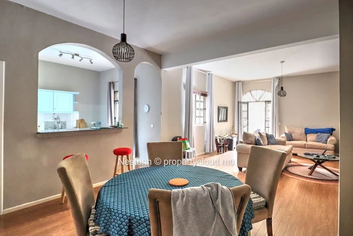 Family villa with private pool – Secure residence in a sought-after area