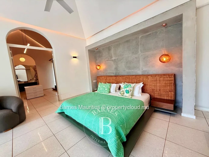 RIVIÈRE NOIRE – Architect-designed villa with mountain view – 3 bedrooms