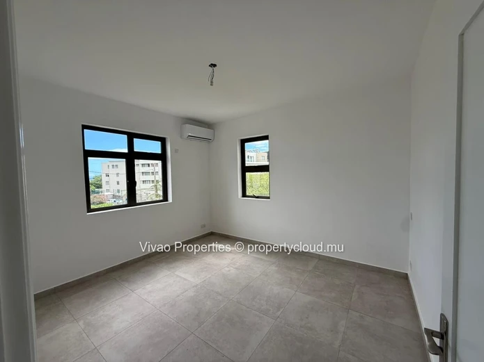 Vie urbaine et piscine commune à Tamarin - Appartement de 2 chambres à vendre ! #ImmobilierTamarin #VieDeLuxe