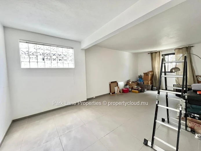 Élégant Duplex de 3 Chambres à Vendre dans le Prestigieux Quartier de Floréal, Île Maurice