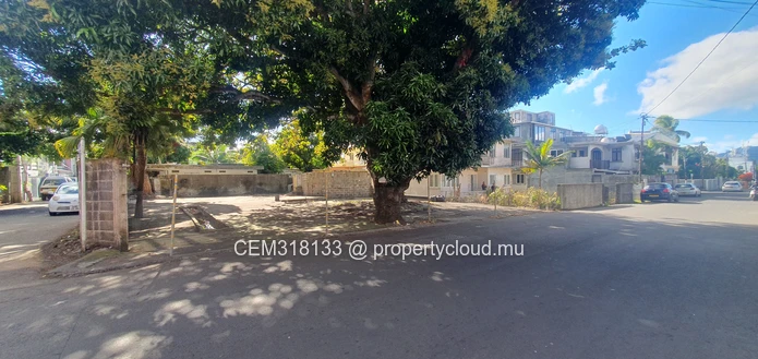 Terrain Résidentiel & Commercial 21 Perches à Vendre – Beau Séjour, Quatre-Bornes 