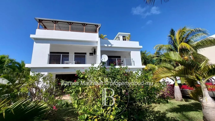 BAIN BOEUF - Semi-Detached Villas Near the Beach - 9 Bedrooms