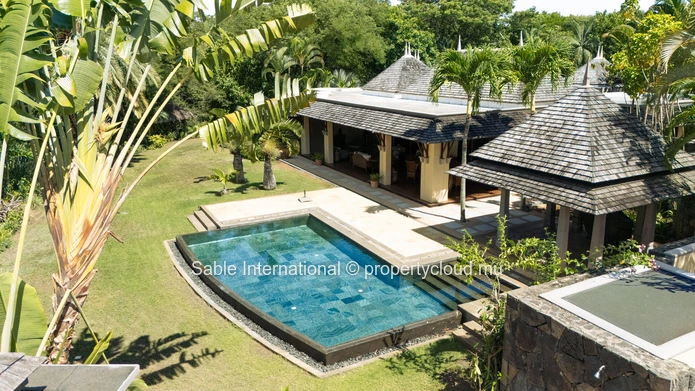Fully Renovated Villa In Tamarina Golf Estate