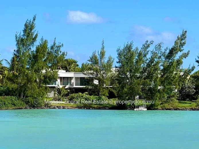 Mauritius - Duplex 3 bedrooms in secure residence in Grand Bay