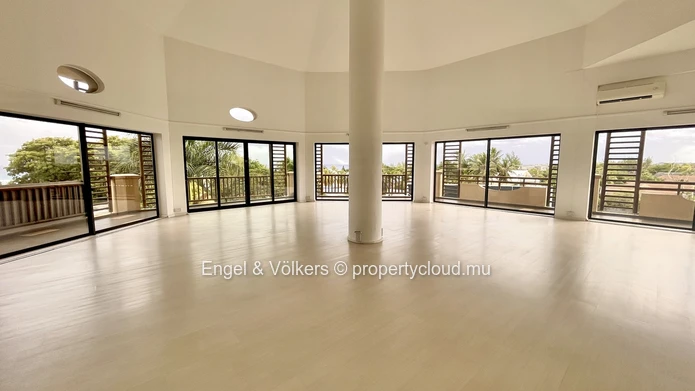 Open-Plan Office in a Strategic Business Location for Rent