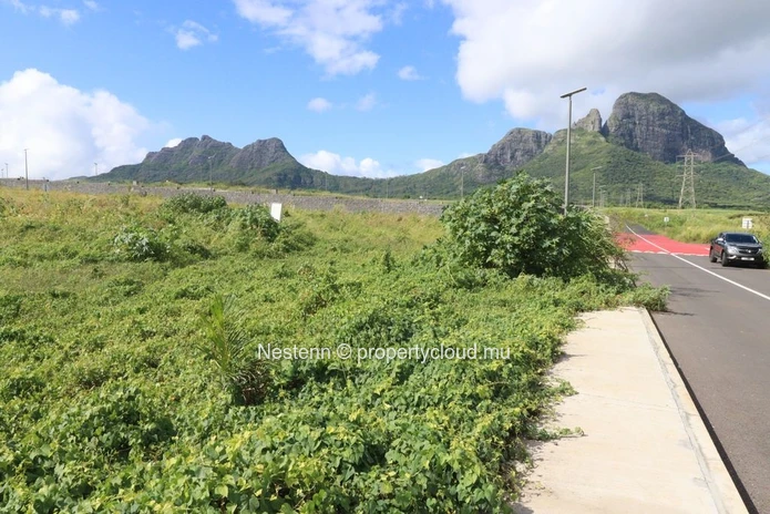 Exceptional residential plot with sea and mountain views. 