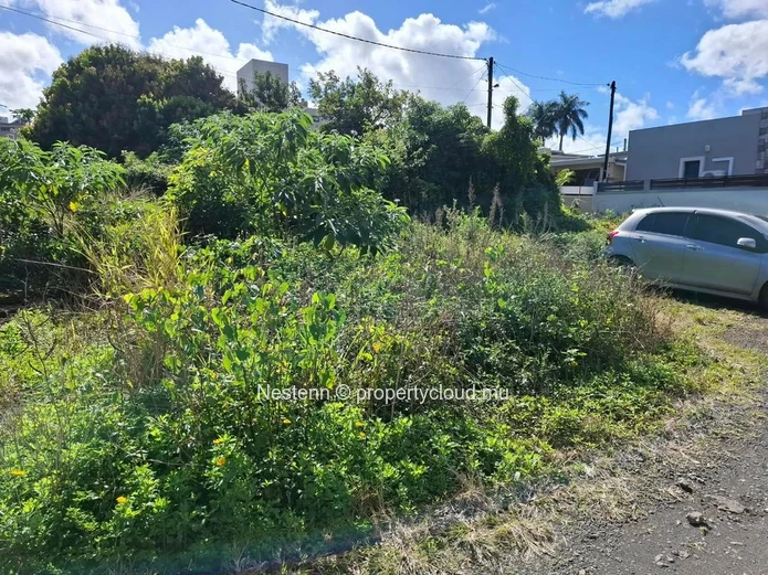 Terrain à vendre à Solférino, 270 m², idéal pour votre future maison.