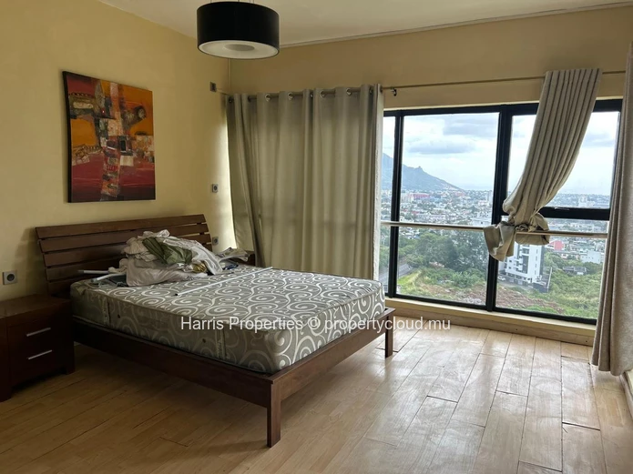Superbe penthouse sur deux niveaux à vendre à Quatre Bornes