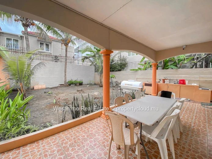 PEREYBERE - Seasonal rental 3-bedroom apartment on the ground floor of a villa