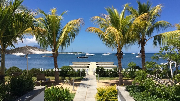 Luxueux appartement de 2 chambres en front de mer avec piscine privée