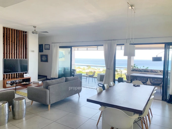 Tamarin for sale and accessible to foreigners, luxury 3 bedroom apartment with a small private swimming pool, garage ...
