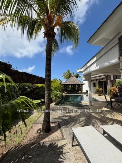 Belle villa de 4 chambres en suites, 300 M2 hab sur 760 M2 de jardin, accessible aux etrangers