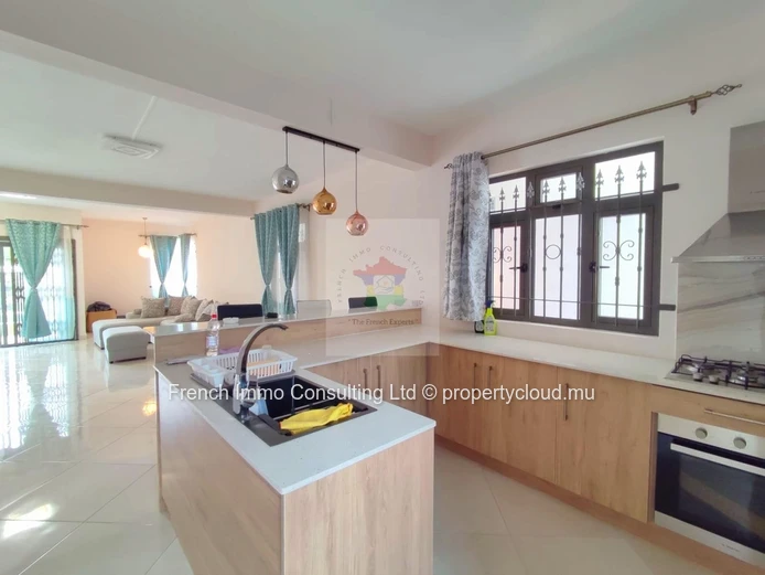 Duplex de 3 chambres en suites avec piscine privative a Mont Choisy