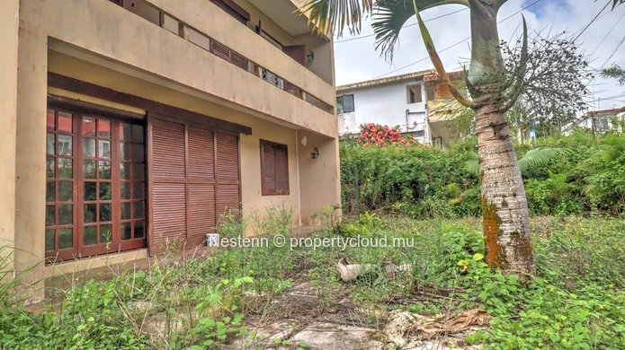 Traditional single-storey villa with 4 bedrooms