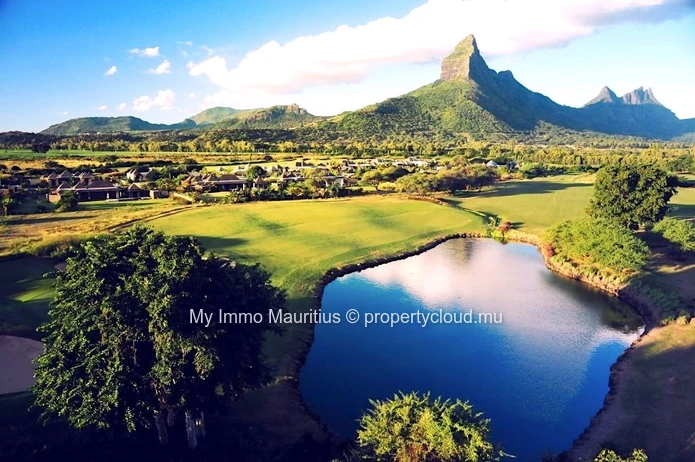 High-End Villa on Tamarina Golf Course – Exclusive Estate