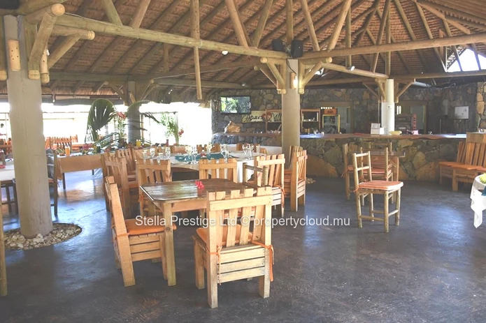 Appel Aux Investisseurs! Un Hôtel Spacieux De Style Complexe Hôtelier Près de la Plage de Belle Mare Maintenant Dispo...