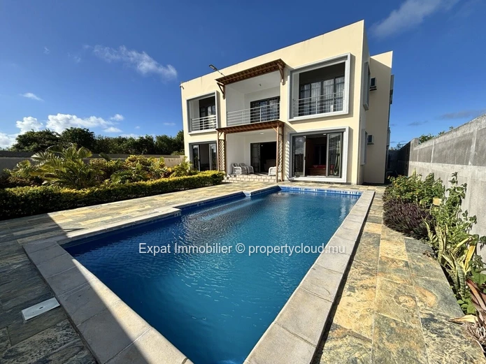 3-Bedroom Flat Overlooking The Garden And Swimming Pool – Near Azuri