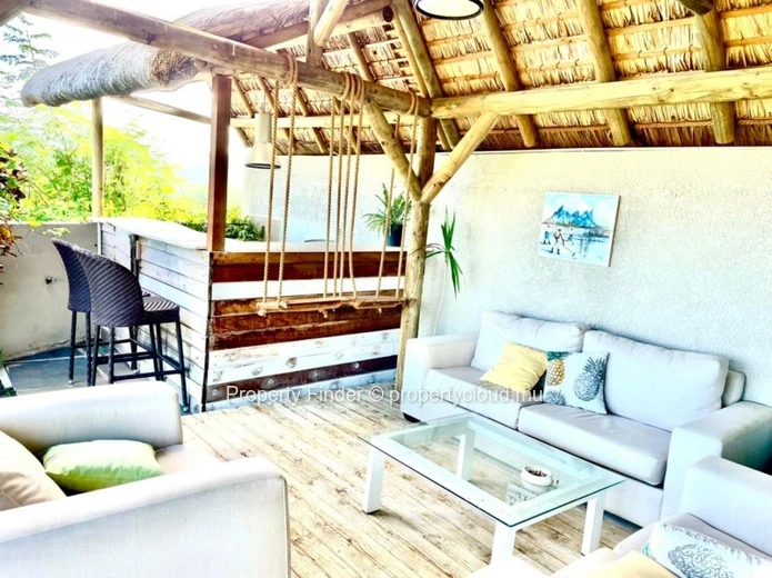 Luxury 5-Bedroom Villa  – Infinity Pool, Lagoon Views & Refined Island Living