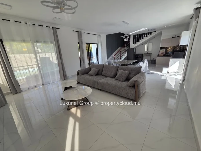 Modern and Spacious Duplexes for Rent in Pereybere