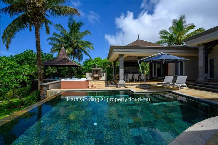 Fabulous home for entertaining – life your life outdoors.  