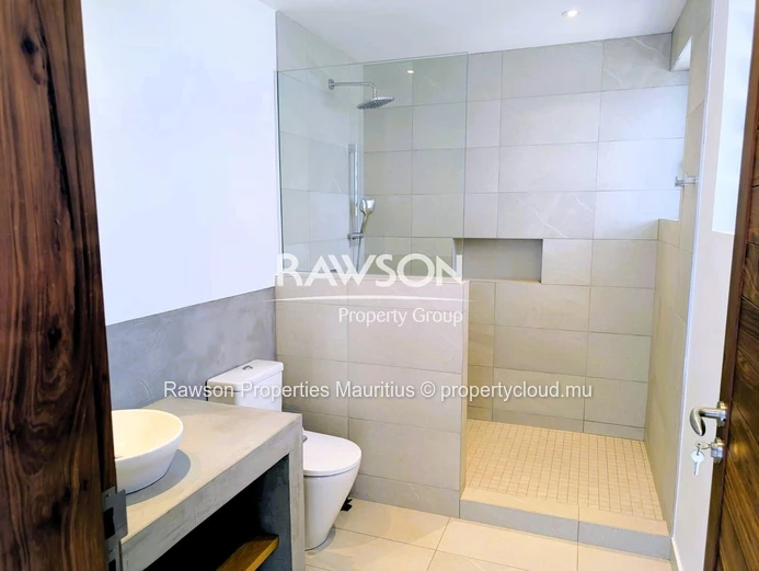 Villa Contemporaine De 4 Chambres Avec Vue Sur Le Golf À Vendre À Azuri | Roches Noires | €