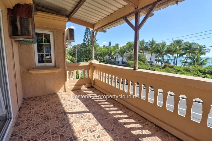 Traditional seafront villa with 3 bedrooms