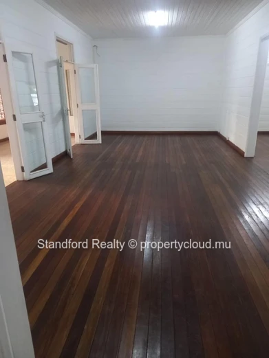 Grande Maison pour Activité Commerciale – Belle Rose