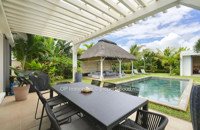 Modern 4 bedroom villa with private pool in the heart of Grand Baie