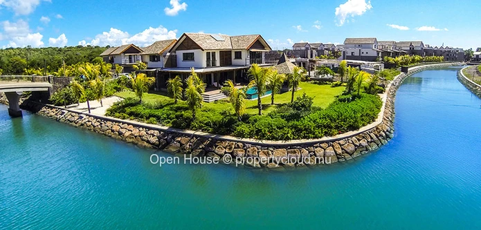 IRS VILLA for sale in Rivière Noire, Black River. 248m² living space, private pool, boat mooring.