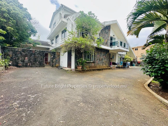 Multi Family Paradise in Vieux Quatre Bornes – Investment Opportunity Awaits!