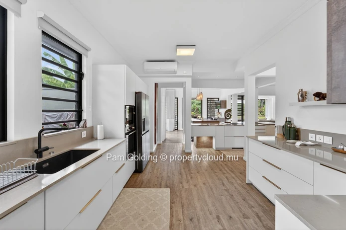 Four-Bedroom Luxury Villa in Tamarina Golf Estate - Private Pool & Beach Club Access