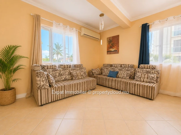 3-Bedroom Apartment with Shared Pool – 5 Minutes from the Beach in Flic-en-Flac
