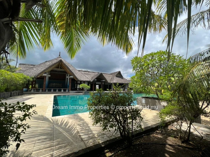 Belle Villa Triplex En Revente A La Balise Marina A Riviere Noire - Ile Maurice