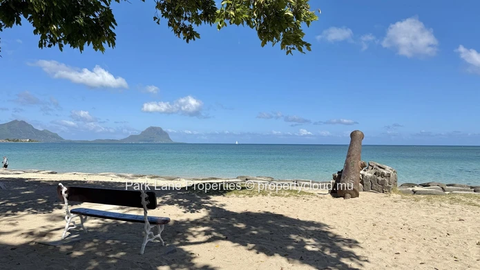 3-Bedroom Apartment for Rent – 2 Minutes Walk to La Preneuse Beach