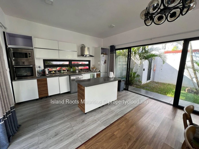 Charmante villa de plain pieds en location à Pereybère !