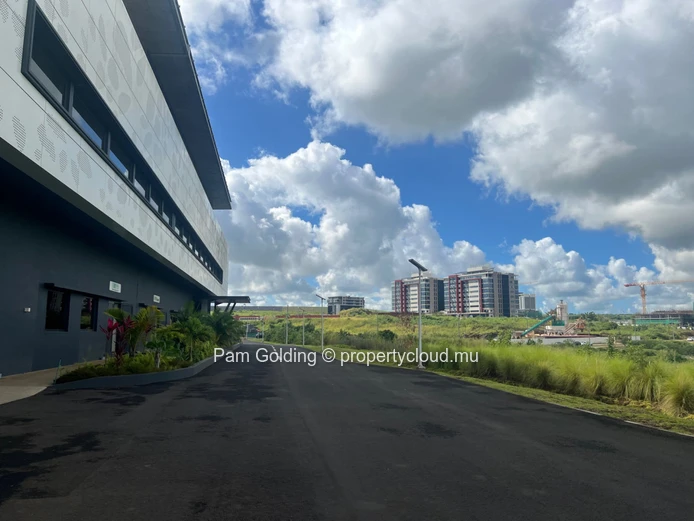 AVA Technopark – Espace commercial premium à louer à Côte d’Or