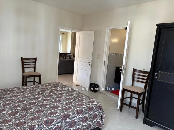Charmant appartement de 2 chambres avec piscine et parking sécurisé