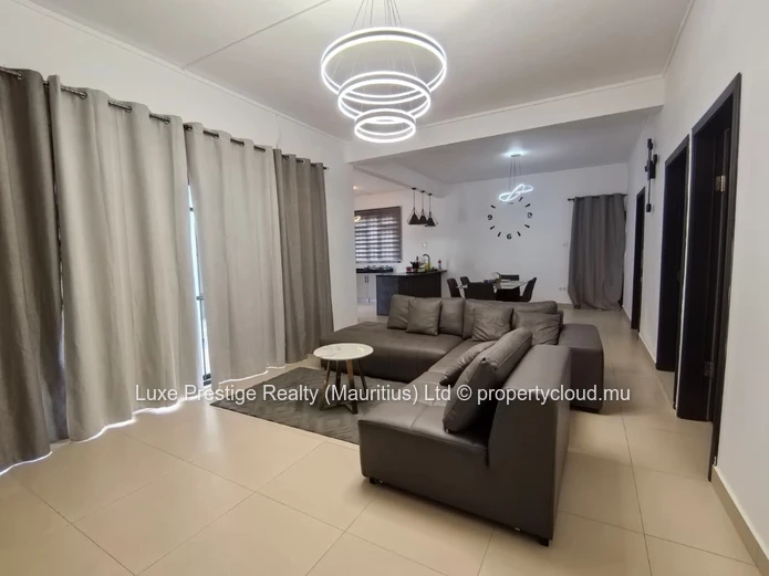 Studio meublé à Grand Baie – À pied de Super U | Toutes charges incluses