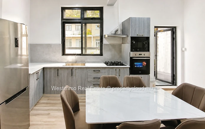 Appartement récent de 120 m² et 3 chambres en suite à louer au cœur de Curepipe
