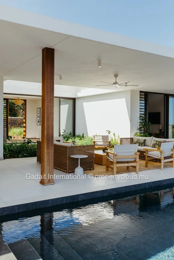 Villa de Luxe de Plain-Pied à Vendre à Bel Ombre – Piscine à Débordement de 14 Mètres et Domaine Golfique Prestigieux...