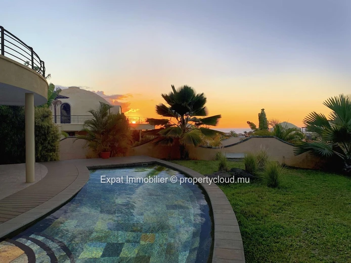 Stunning 3-Bedroom Villa with Private Pool – Les Dômes d’Albion