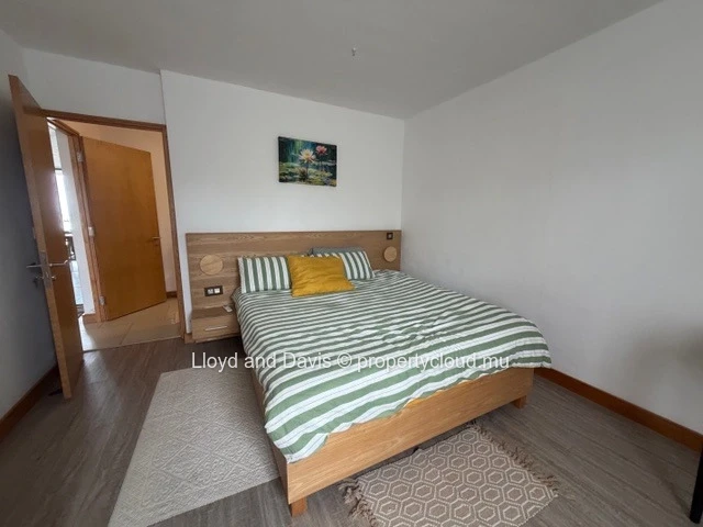 2-Bedroom Apartment with Rooftop and Sea Views Near Cascavelle