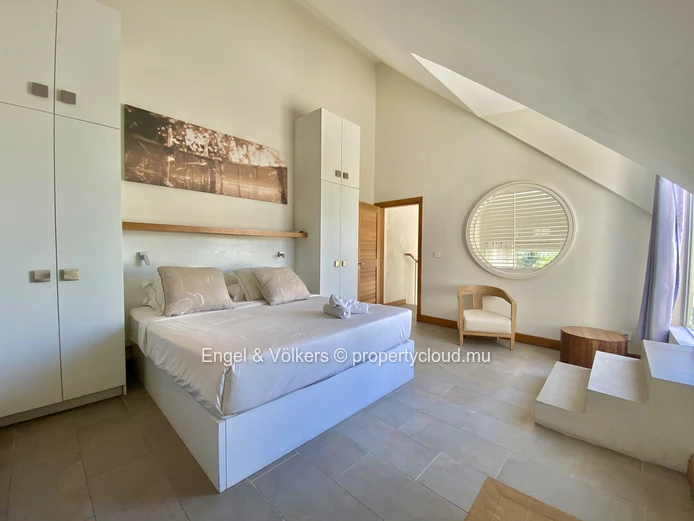 Bain Boeuf Penthouse Apartment to Rent Across from the Beach