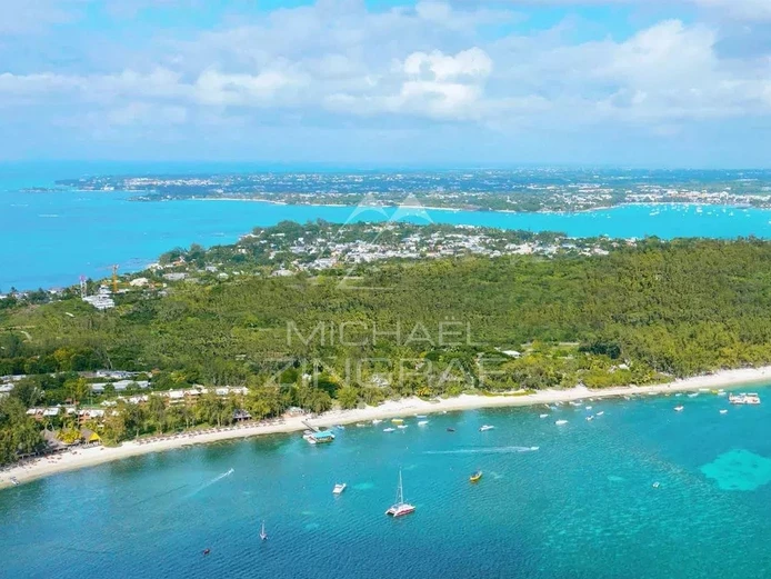 2-Bedroom Apartment with Sea View & Private Garden in Mont Choisy