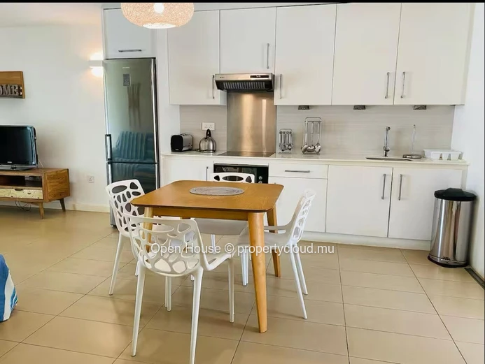 À vendre : Appartement R+2 - meublé, climatisé, cuisine équipée, dressing, terrasse 30m². Piscine commune, jardin, pa...