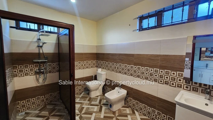 4-Bedroom Furnished Villa with Private Pool in Calodyne