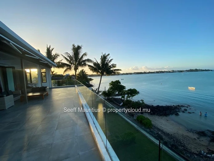 Oceanfront Oasis: Luxurious Beachfront Penthouse with Breathtaking Views