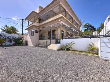 6 Bedroom House