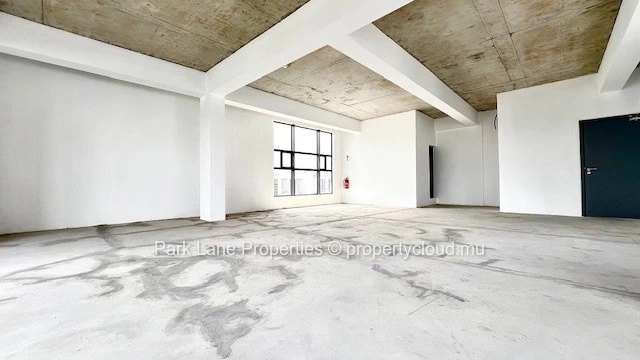 Bright and modern 87 sqm office for rent on the 2nd floor in Ebène