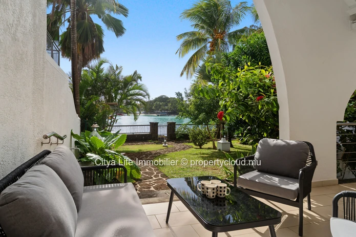 Modern 4-Bedroom Triplex with Office to Rent in Pereybere